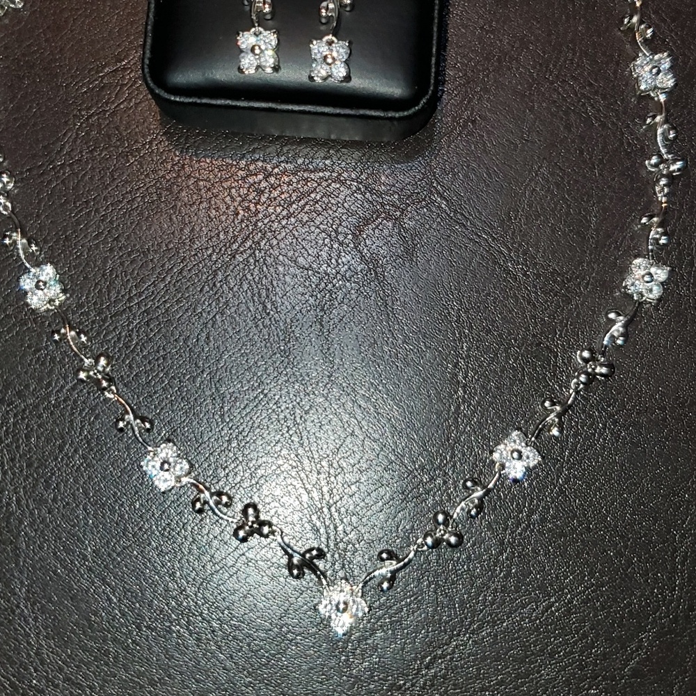 🌺BEAUTIFUL sterling silver bridal set .